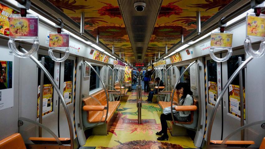 Prenez le temps d'admirer Van Gogh dans le métro pékinois