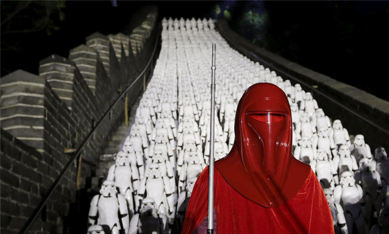 Star wars : 500 Stormtroopers marchent sur la Grande Muraille de Chine