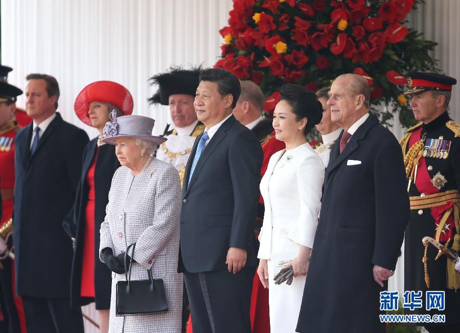 Chine : les choix vestimentaires de la première dame font toujours l&apos;unanimité