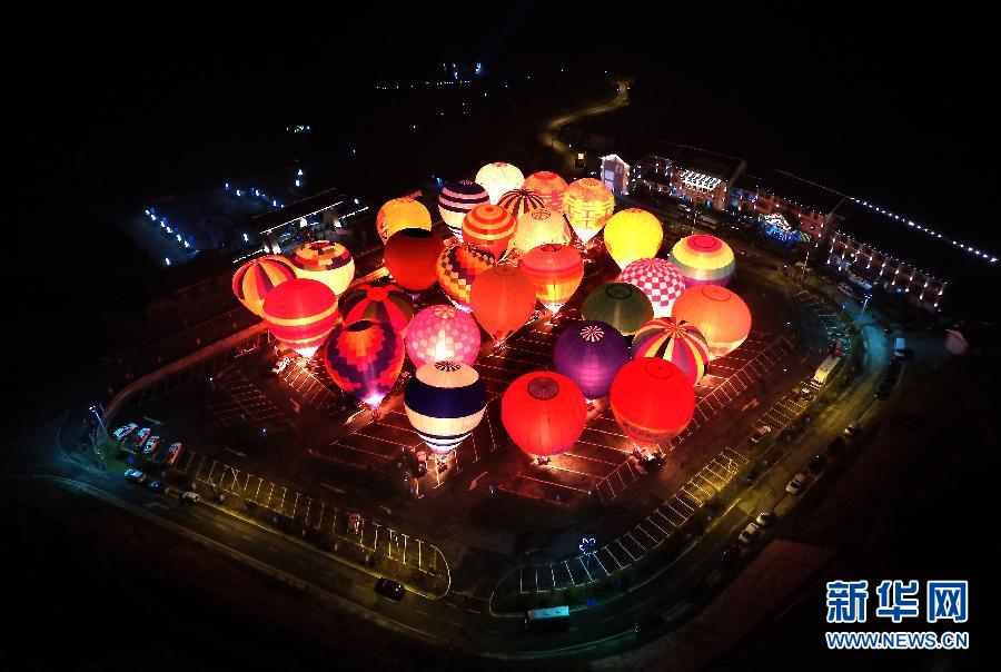 Enshi : un rassemblement de montgolfières haut en couleur