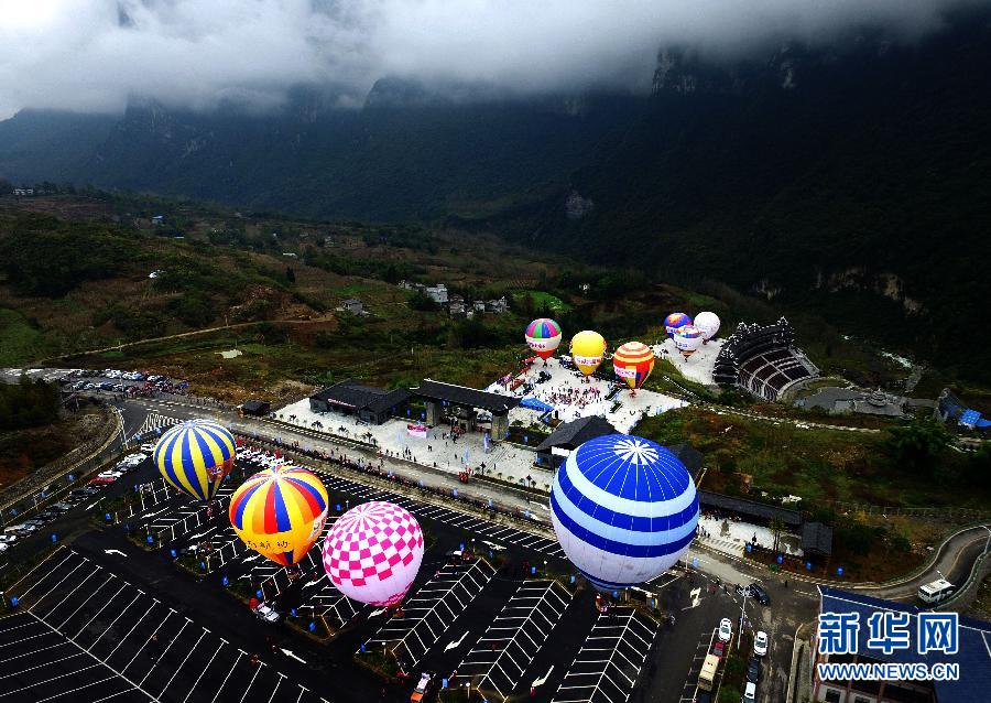 Enshi : un rassemblement de montgolfières haut en couleur