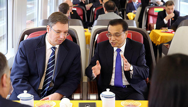 Li Keqiang invite les dirigeants des PECO dans un TGV chinois