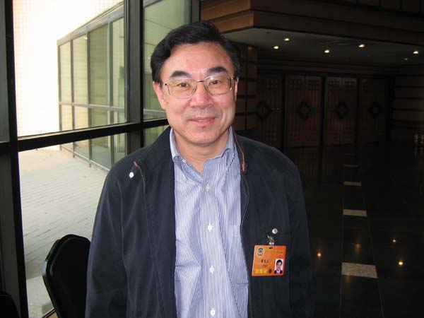 Huang Youyi : La communauté internationale s'intéresse plus que jamais aux questions politiques et sociales de la Chine