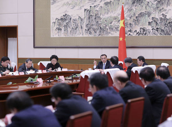 Li Keqiang : la charge de travail du gouvernement en 2016 sera lourde