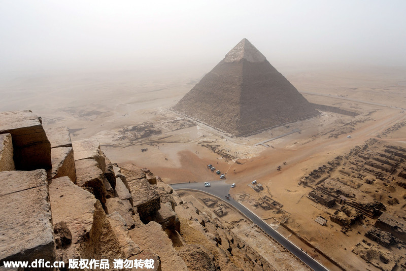 Voici Des Photos Prises Au Sommet Dune Pyramide égyptienne De 146 Mètres