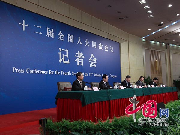 Conférence de presse conjointe des trois Commissions chinoises