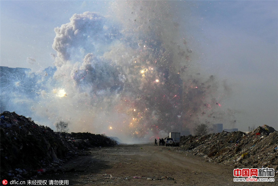 Chine : destruction en masse d'articles de contrefaçon pour la Journée des consommateurs