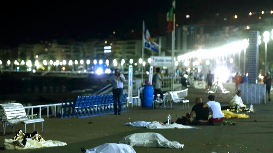 Nuit d'horreur en France : près de 80 morts dans une attaque au camion à Nice