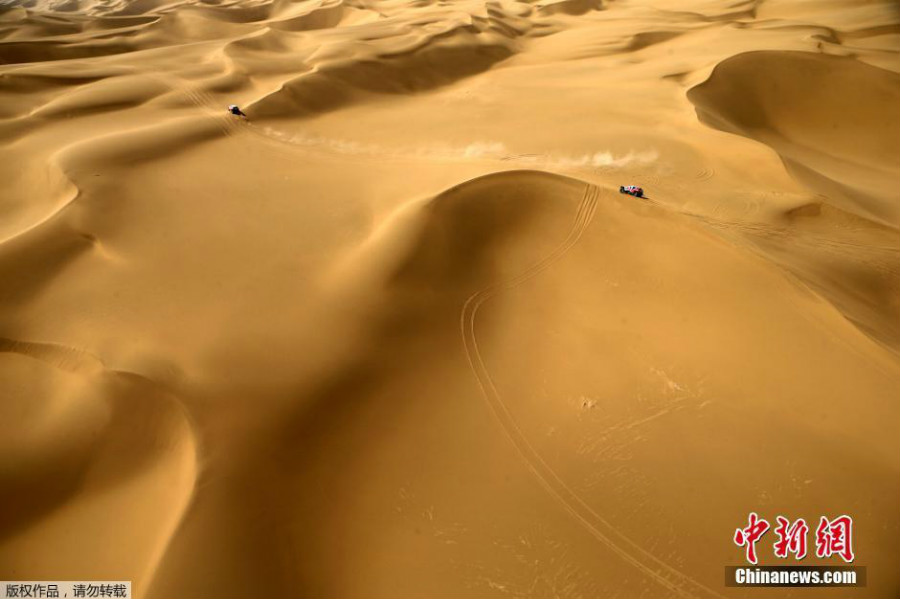 Silk Way Rally 2016 : une course automobile dans le désert du Xinjiang