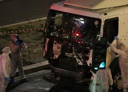 France/attentat de Nice: L'auteur de l'attentat a 'bénéficié de soutiens et de complicité'