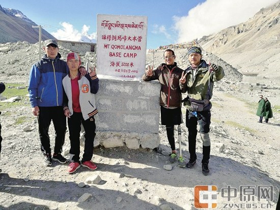 Un unijambiste parcours 3000 km à vélo jusqu'à l'Everest