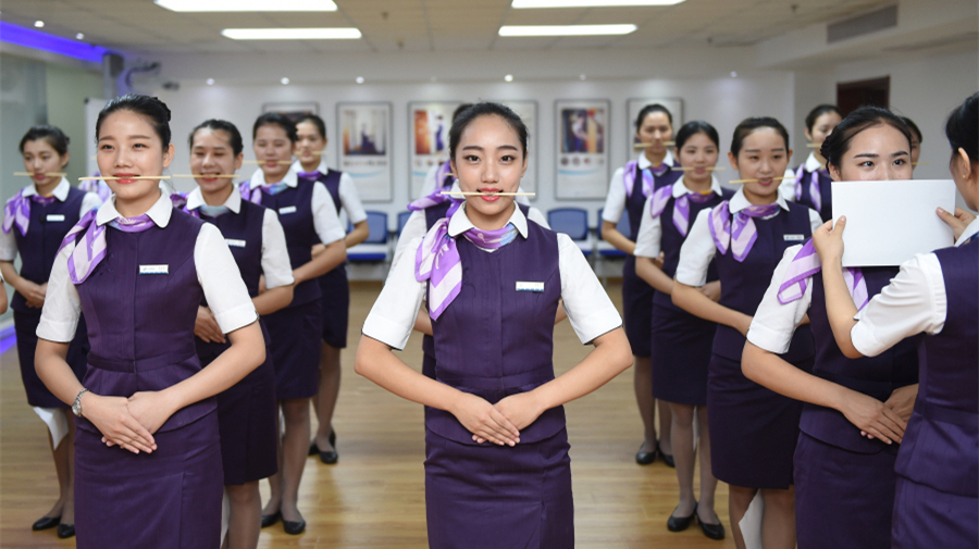 Chine : formation d'hôtesses de train à l'approche du sommet du G20