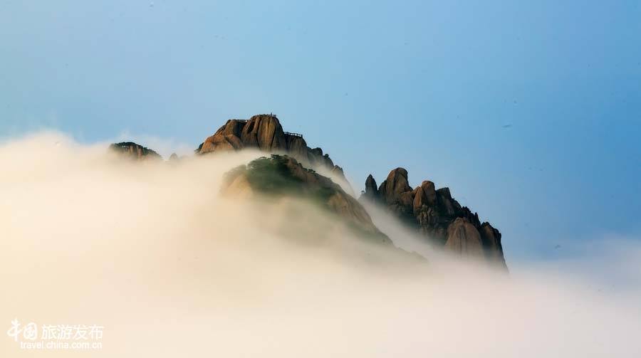 Chine : les monts Huang enveloppés par une brume épaisse