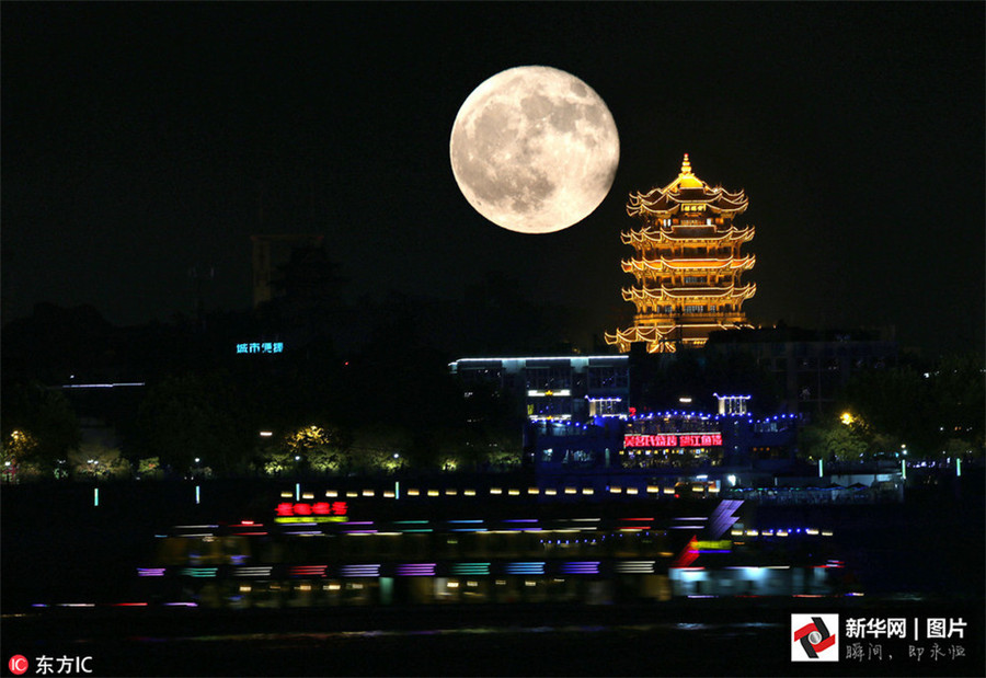 La pleine lune photographiée dans toute la Chine pendant la fête de la