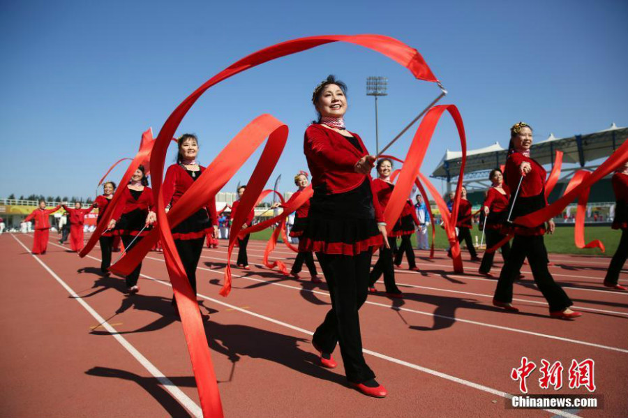 Beijing : 3 000 seniors participent à un défilé pour la fête de Chongyang