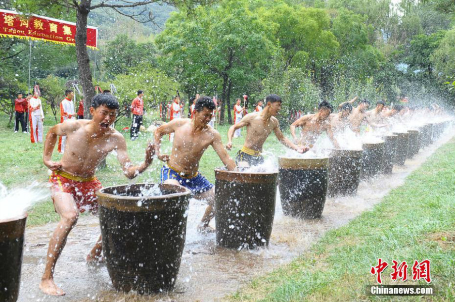 Photos : des centaines de disciples du temple Shaolin préparent des spectacles du kong-fu