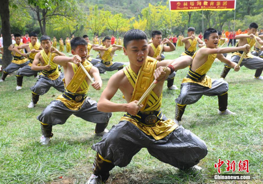 Photos : des centaines de disciples du temple Shaolin préparent des spectacles du kong-fu