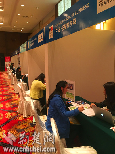 Wuhan : 30 établissements d&apos;enseignement supérieur français participent au salon de l&apos;éducation