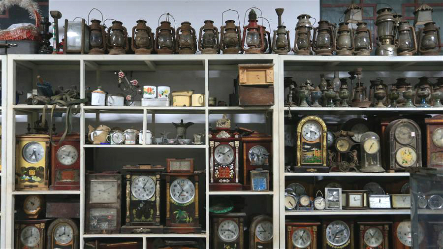 Un agriculteur dépense plus d'un million d'euros dans l'achat de 100 000 objets anciens