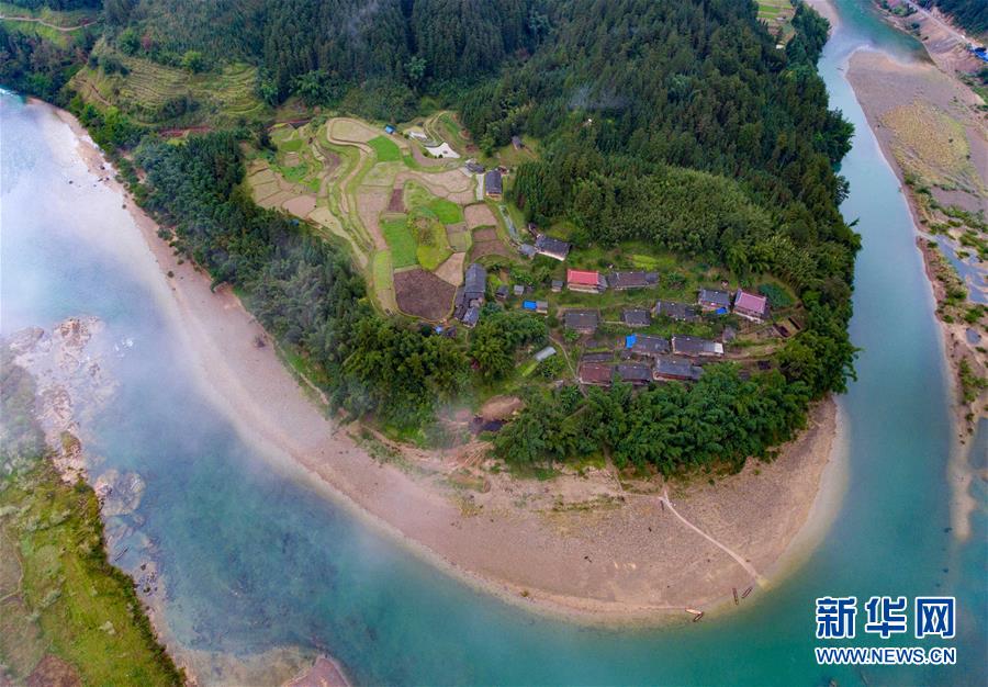 Guizhou Les Paysages Pittoresques Des Villages Au Pied Du Mont Yueliang