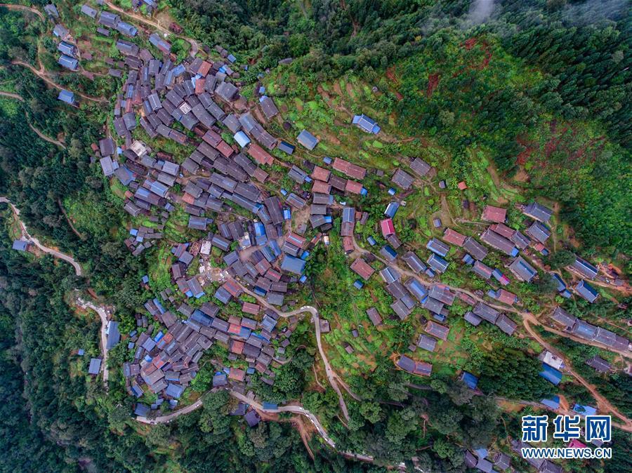 Guizhou Les Paysages Pittoresques Des Villages Au Pied Du Mont Yueliang