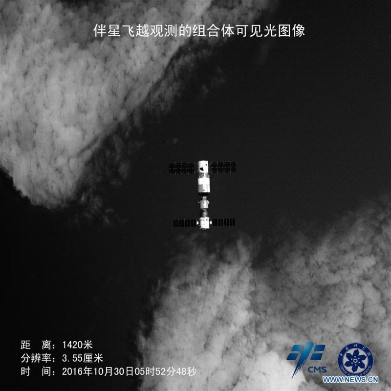 Photos de Tiangong-2 et Shenzhou-11 prises par un satellite d'accompagnement