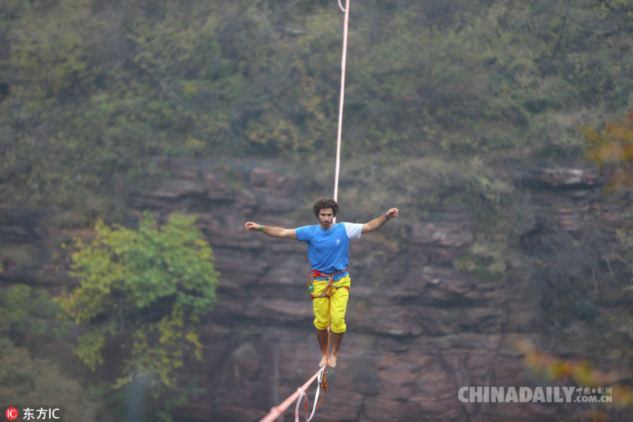 Slackline : record du monde de Théo Sanson avec 100 mètres en 6,01 minutes