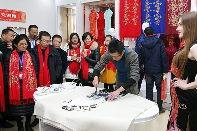 Symposium sur l'innovation culturelle au musée de la broderie du Hunan