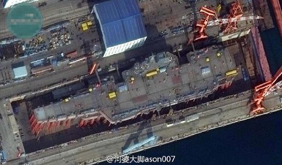 Dernières photos aériennes du deuxième porte-avions chinois 001A