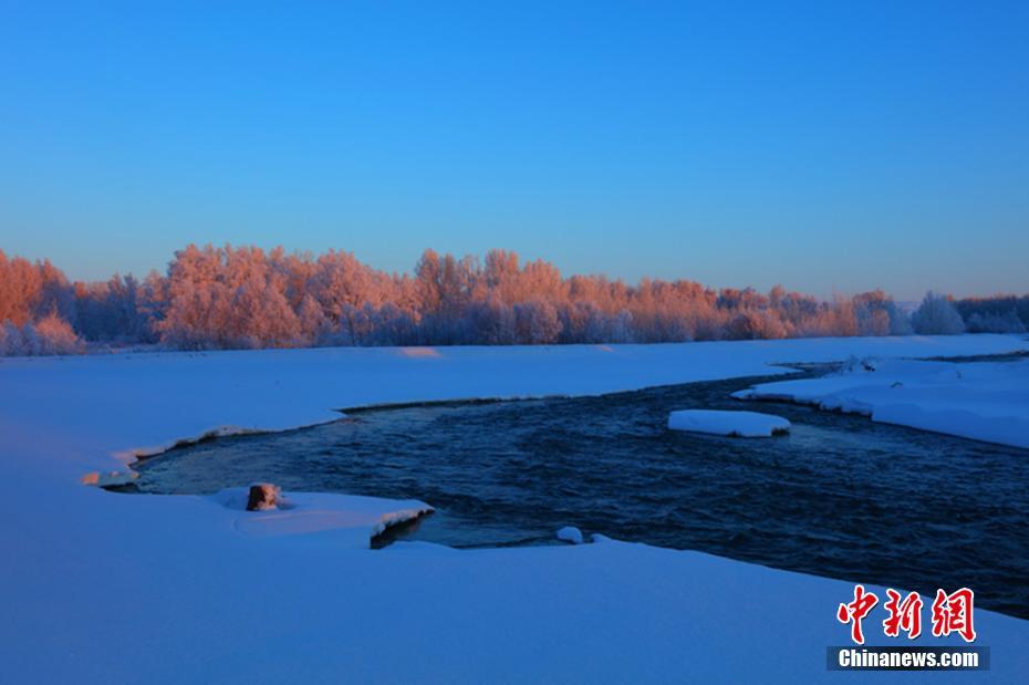 En images : les merveilles de la glace dans le Xinjiang