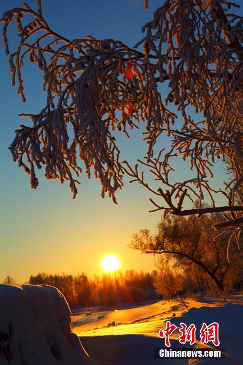 En images : les merveilles de la glace dans le Xinjiang