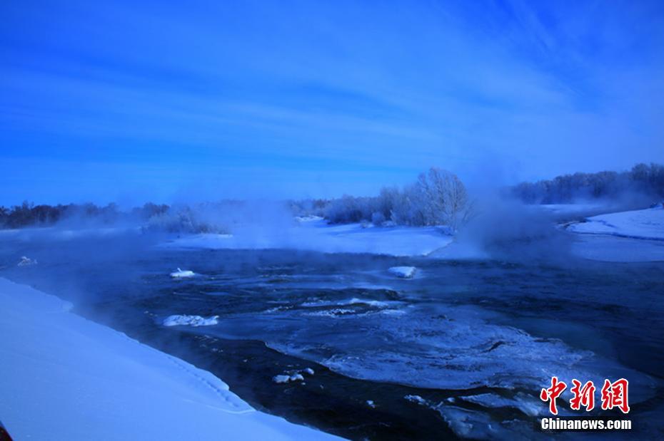 En images : les merveilles de la glace dans le Xinjiang