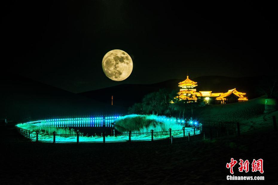 La super-lune est apparue pour la 3e fois de l'année