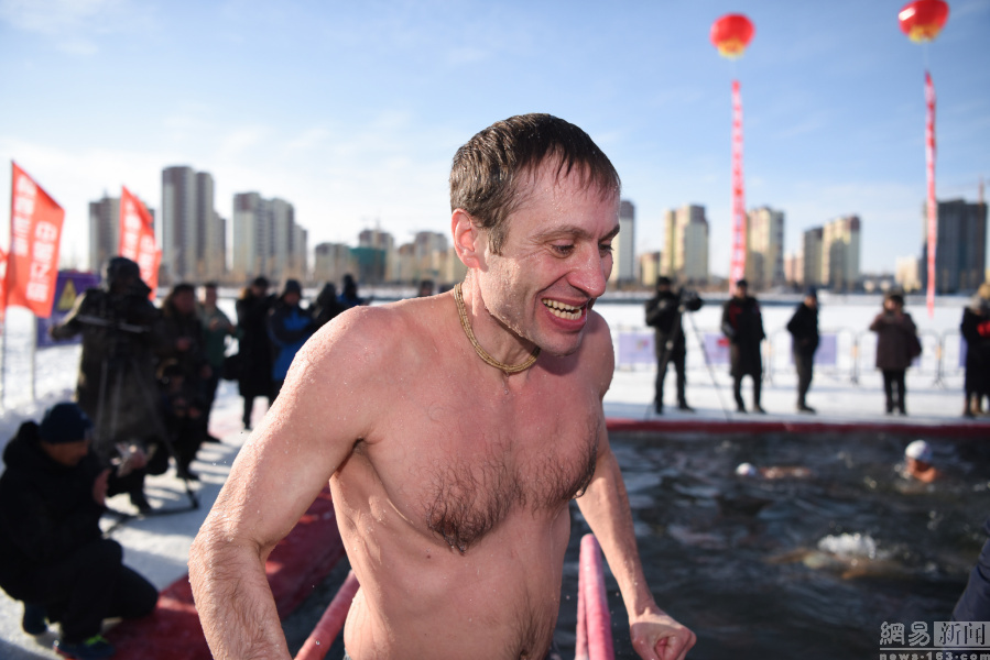 Hulunbuir : compétition de natation d&apos;hiver sous une température de -20 °C