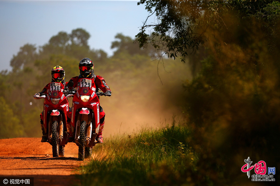 Une équipe chinoise participe au rallye Dakar 2017