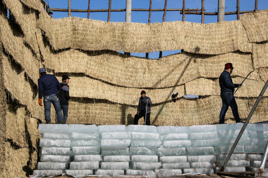 Photos : la production de blocs de glace au port de Dandong