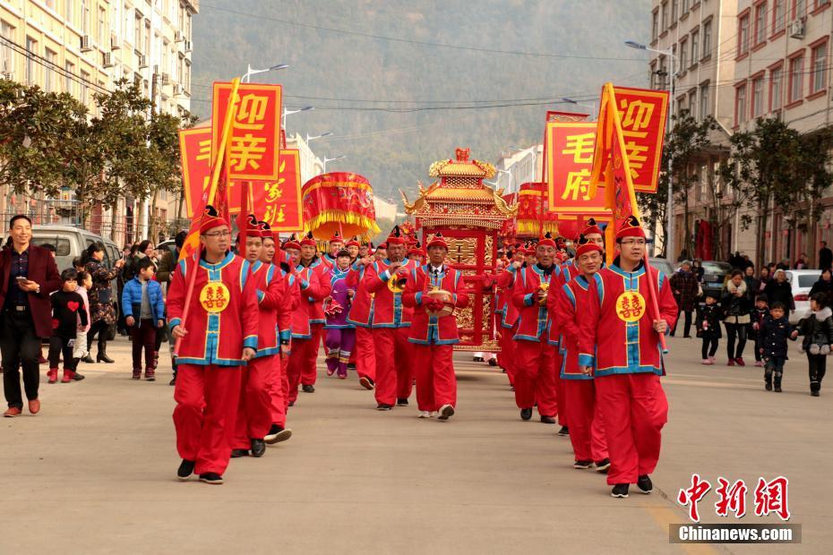 Une cérémonie de mariage traditionnelle chinoise à Linhai