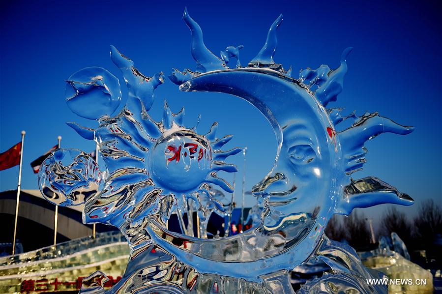 Les sculptures de glace commencent à fondre avec la remontée des températures dans le Nord-Est de la Chine