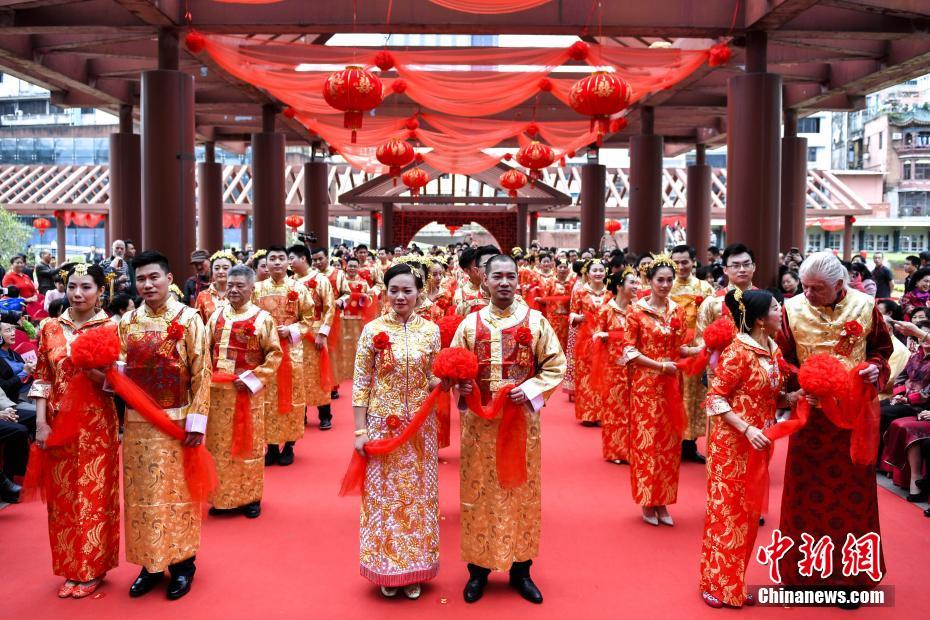Mariage collectif dans un jardin impérial à Guangzhou