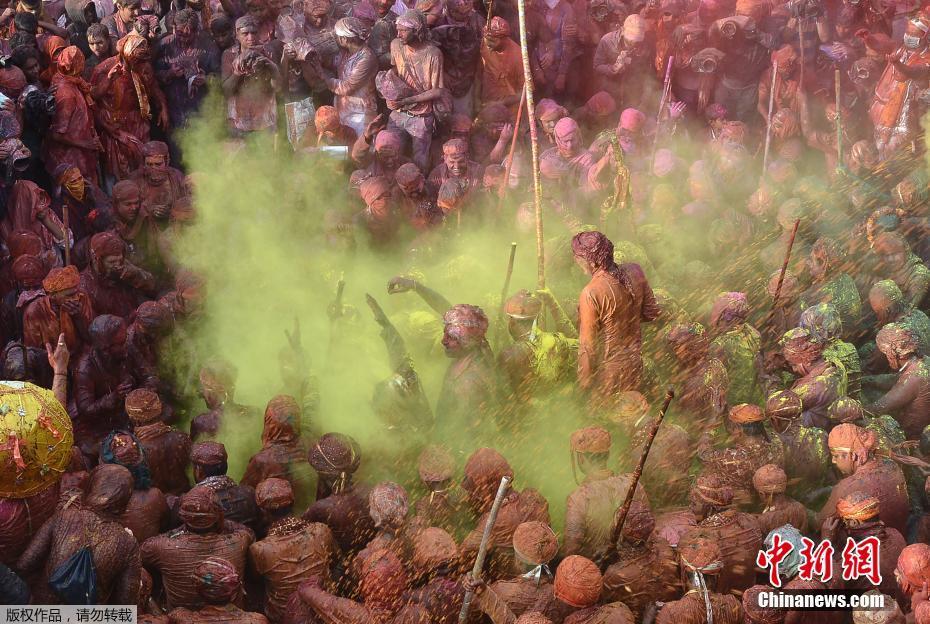 Holi : les Indiens célèbrent la fête des couleurs