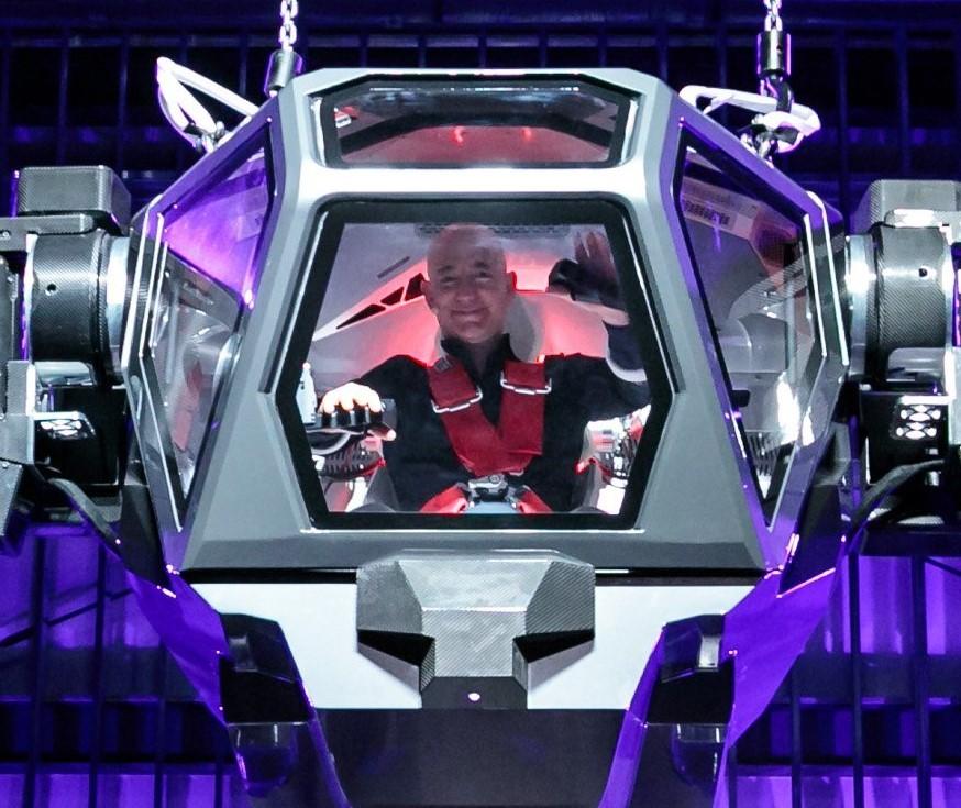 Jeff Bezos contrôle un robot géant