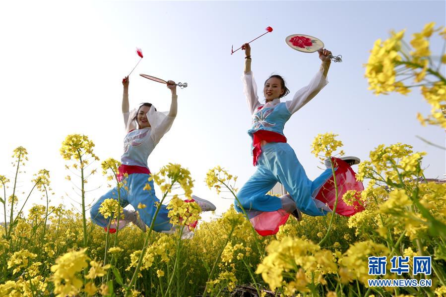 Photos : la danse de la pêche près du lac Hongze