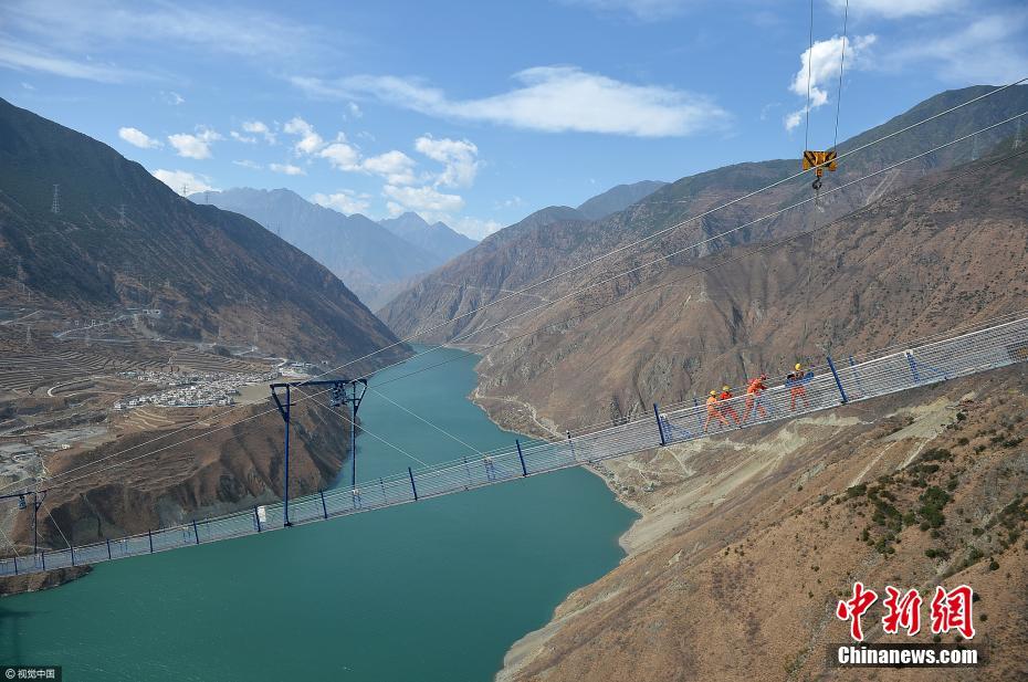 Galerie: site de construction du pont Xingkang au Sichuan