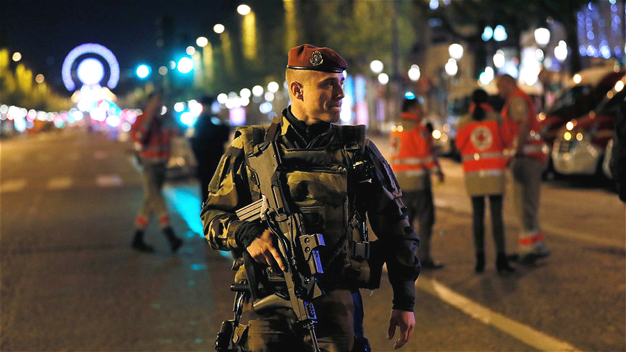 L'EI revendique la fusillade sur les Champs-Elysées