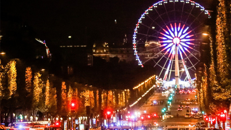 Fusillade sur les Champs-Elysées : l'assaillant abattu et un policier tué