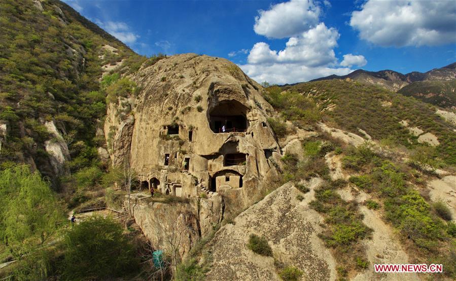 En visite dans une grotte rocheuse de la dynastie des Wei du Nord dans le nord de la Chine