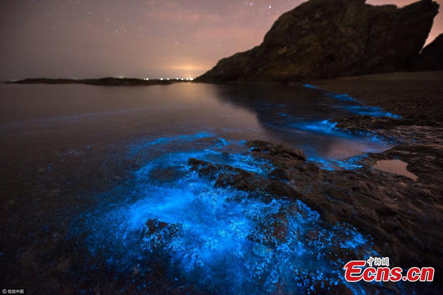 Spectacle de lumière naturelle sur le littoral de Dalian