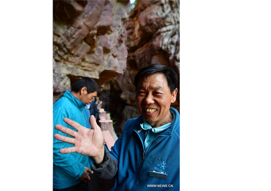 Les incroyables nettoyeurs « hommes-araignées » du mont Yuntai