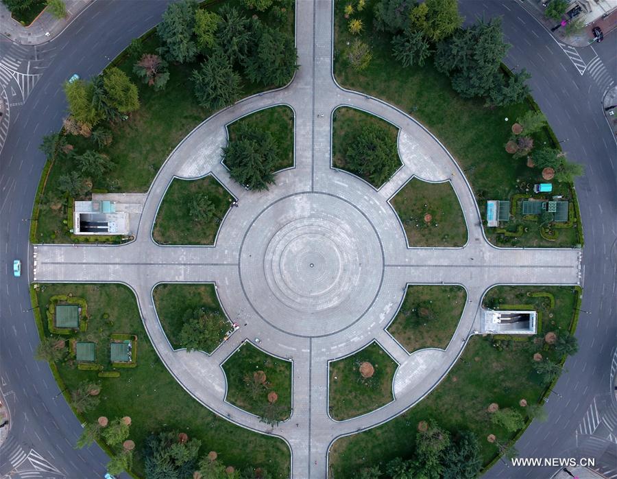 Photo aérienne prise le 13 juin 2017, montrant la place Zhongshan à Dalian.