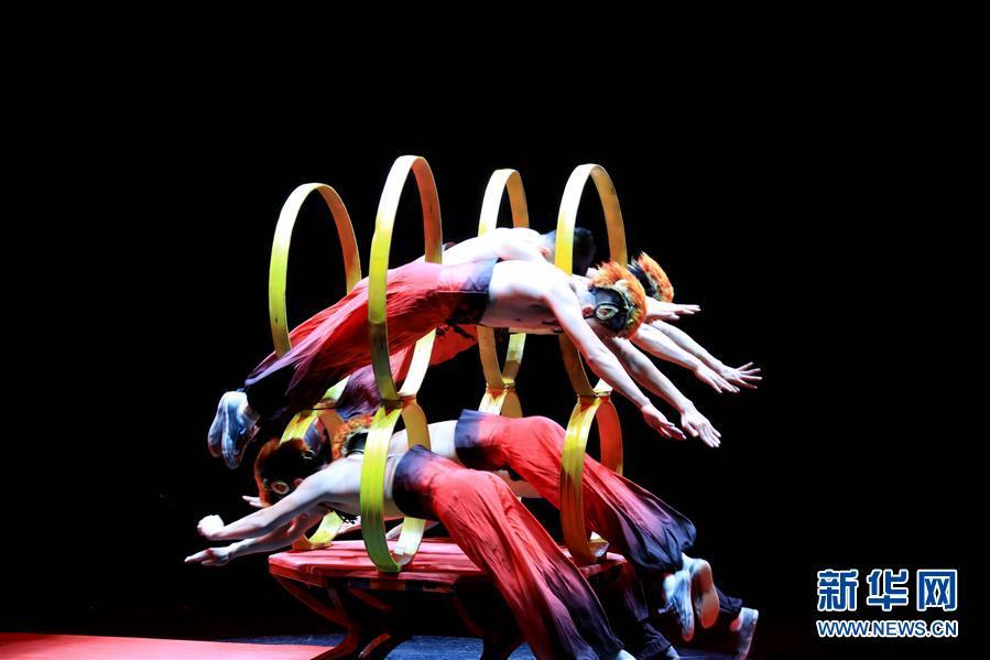 Présentation à Helsinki du ballet acrobatique du Hunan « Voyage de rêve »